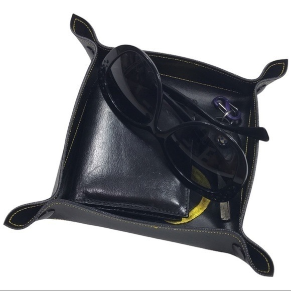 The King in Yellow Dice Tray - Yellow - Picture 8 of 10